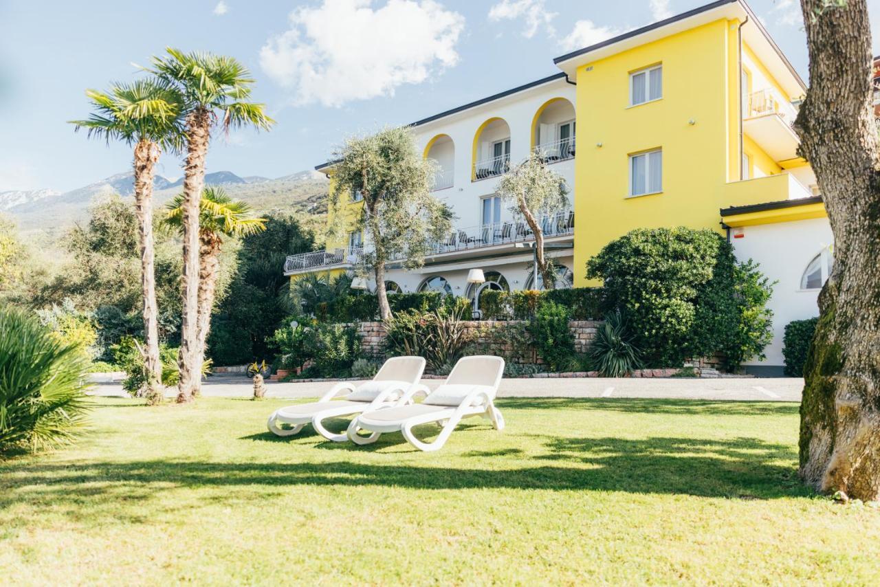 Hotel Orione - Lake Front Hotel Бренцоне-суль-Гарда Экстерьер фото